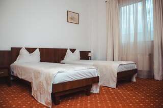 Отель Celly Hotel Питешти Двухместный номер с 2 отдельными кроватями-1